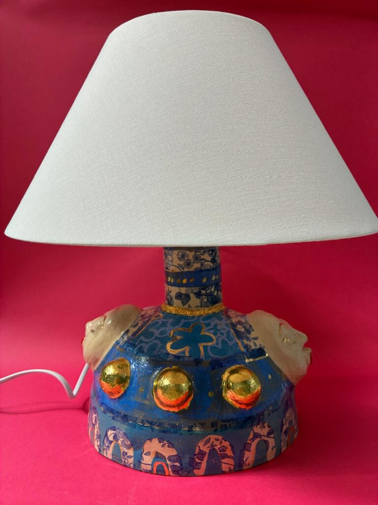 Blue-ceramic-table-lamp-5c668dcb082c906b6d521fd125d6ecba