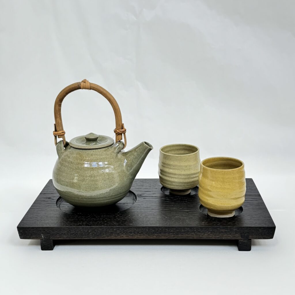 lucy-rutter-teapot-set-2-c111ab09cc948462cb644d70004490c7